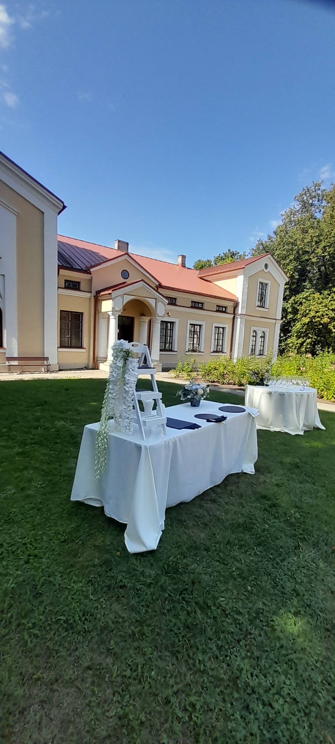 šampano staliukas dvare